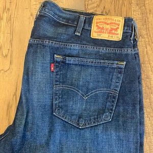 Men’s Levi Medium Wash Jeans 42/32